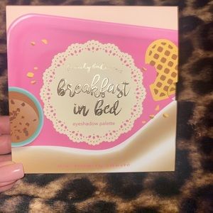 Breakfast in Bed eyeshadow palette! 💖